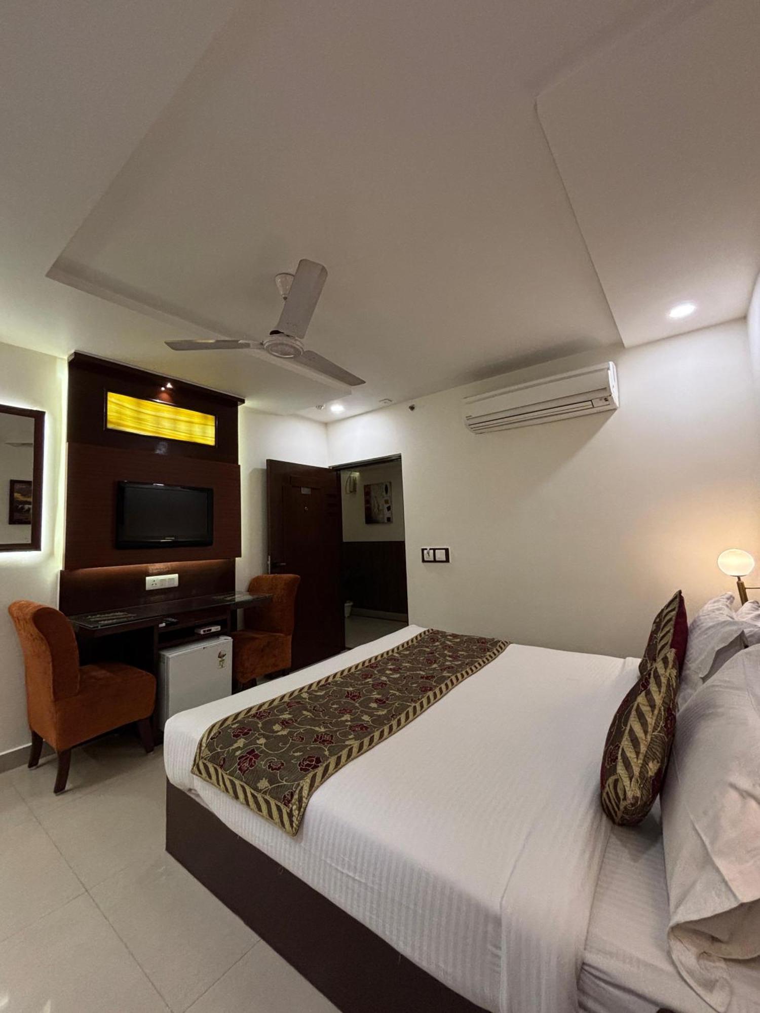 Taj Inn Hotel Agra  Zewnętrze zdjęcie
