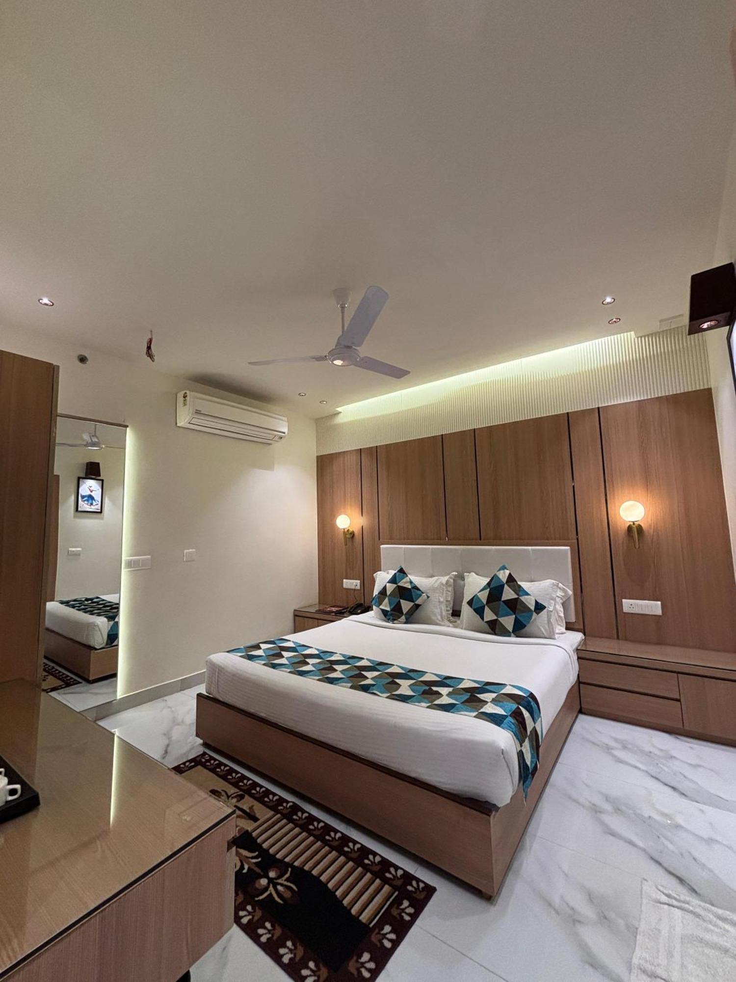 Taj Inn Hotel Agra  Zewnętrze zdjęcie