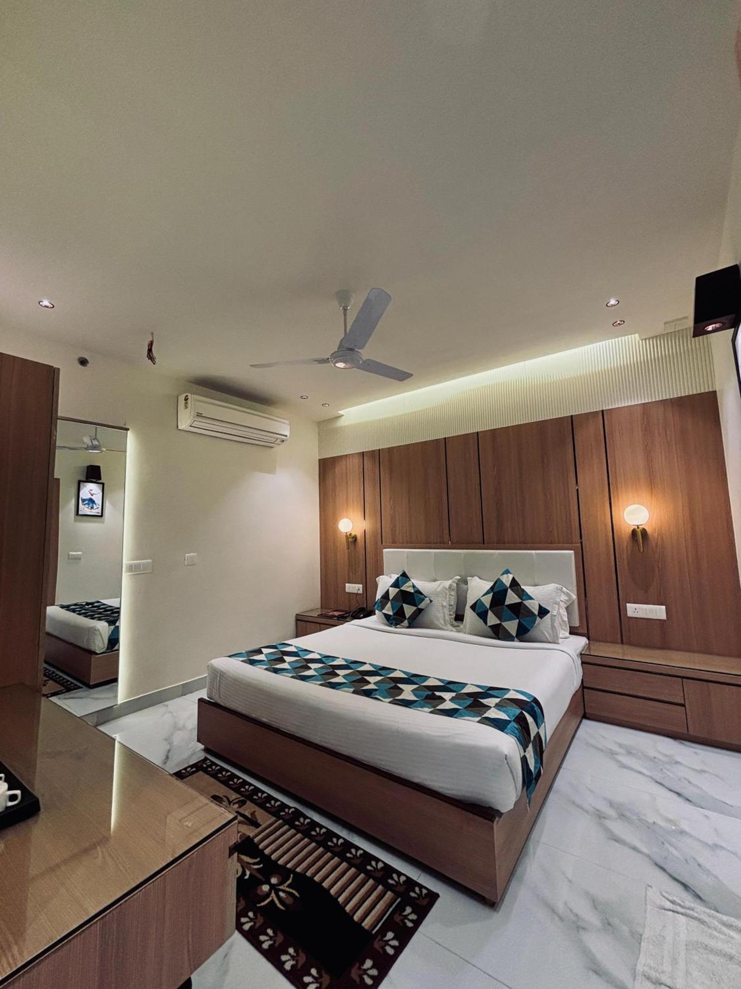 Taj Inn Hotel Agra  Zewnętrze zdjęcie